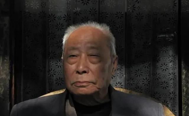 奶奶是慈禧，哥哥是溥仪，大伯是光绪，他甘当教书匠，活到2015年