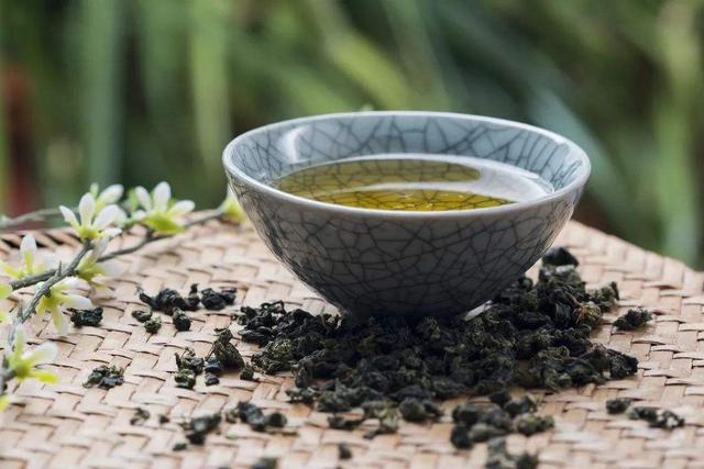 春季饮茶好处多，不同体质的人，应该喝不同的茶，希望你没喝错