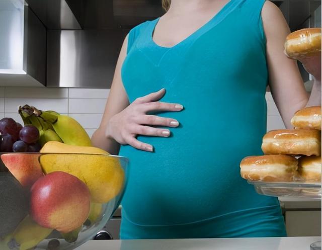 孕中期准妈妈营养补充很重要，不仅要补钙，还要多吃这些东西