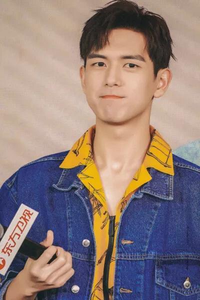 李现因《亲爱的,热爱的》这部剧,在2019与肖战王一博合成"三爆爆"