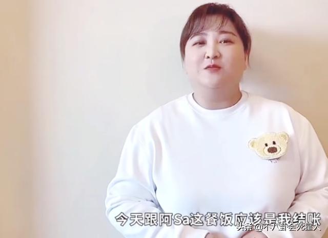 娱乐圈抠门明星大赏，聚餐不买单，送“假名牌”，欠钱还理直气壮