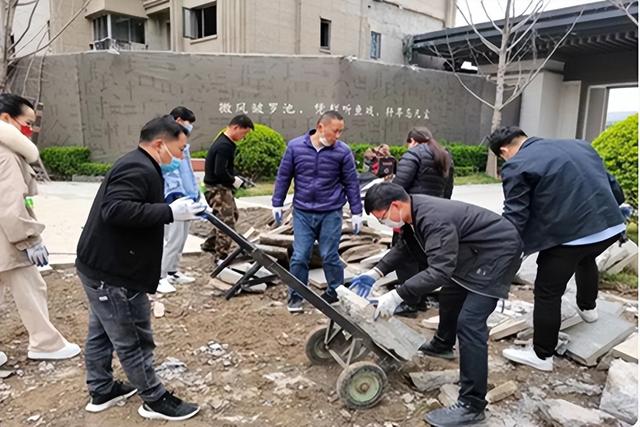 组团“搬砖”自救，河南一楼盘业主急了，如何从法律角度解读烂尾