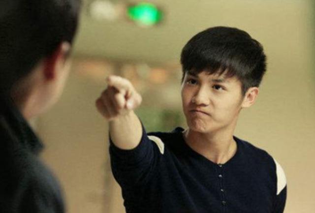 “14岁现象”愁坏家长，孩子叛逆的表象下，藏着什么秘密？