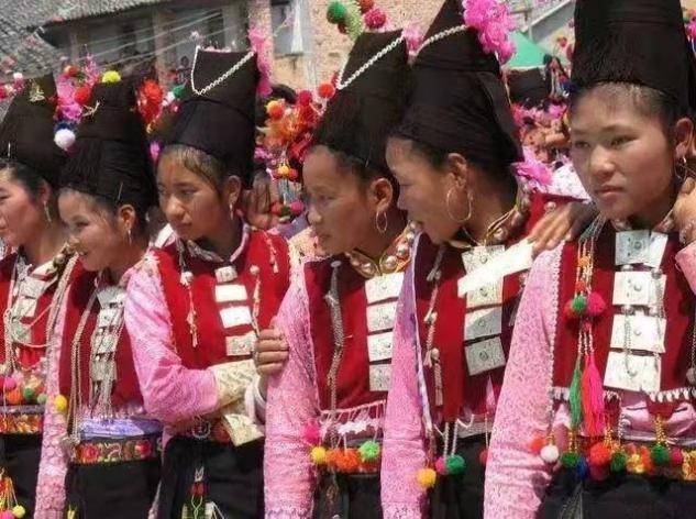 湖南一男子狠心抛弃瘫痪的女友，和别人结婚生子，女友：我理解他