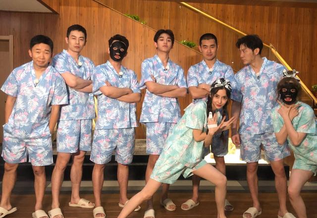 《奔跑吧10》正式官宣，节目组换掉两位老成员，白鹿、周深当替补