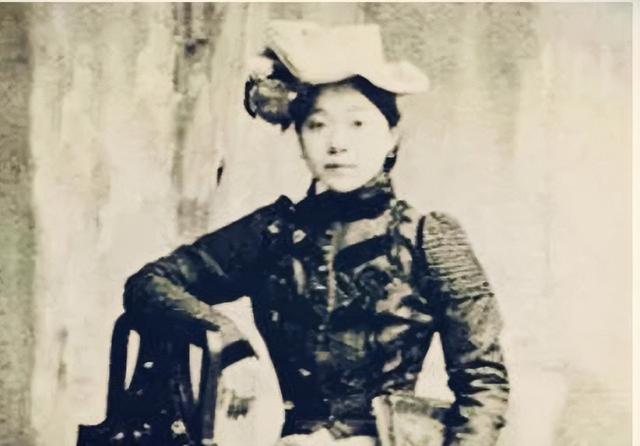 一名沈阳工人的妻子因病去世，世人翻开书信，其身份竟是一代名妓