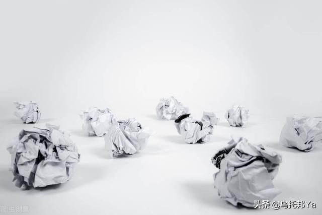 当我看完这段话的时候，我悄悄的把泪水压在心底，久久未眠……