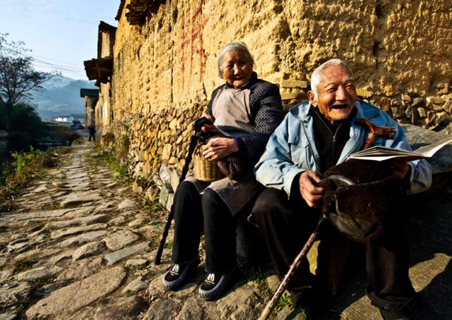 饭后散步，延年益寿，医生提醒：过了50岁，常做3件事或比散步好