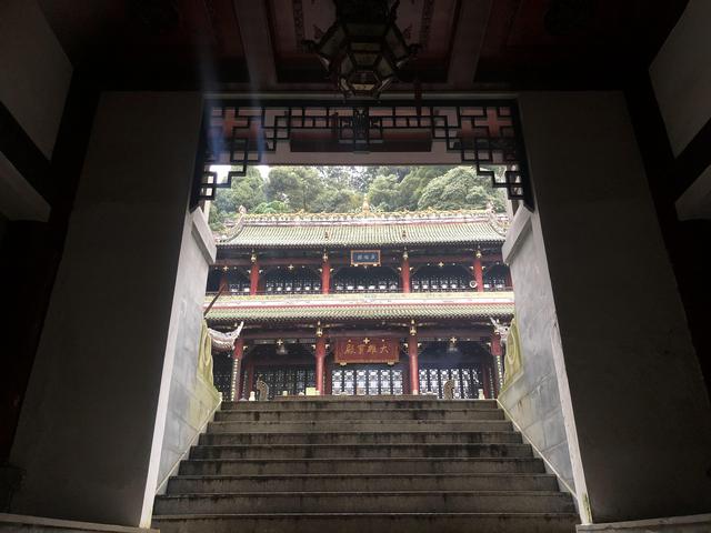 一不小心又成了夜遊~周末街子古鎮康道徒步到光嚴禅院~腳都走麻了