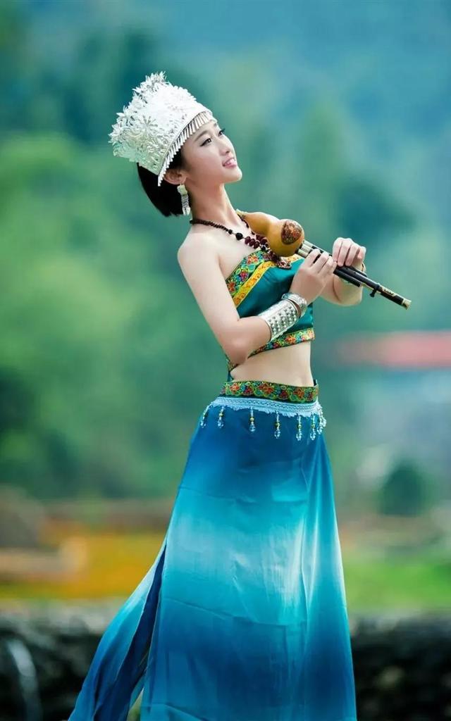 苗寨美女，穿著幾乎在苗區都消失的特色苗族服飾，美得讓人心醉