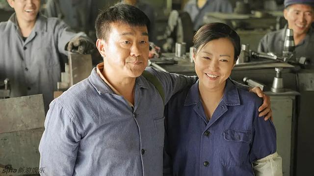 《情满九道弯》杀青，热依扎演北京姑娘，萨日娜出演的母亲有点刁