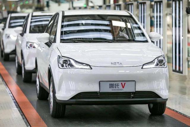 每周晨报：边看电影边开车？沃尔沃计划将挡风玻璃变为AR显示器