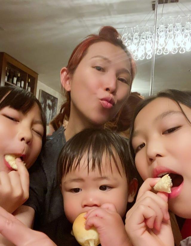 蔡少芬当妈后10年没睡过整觉！每天5点起床为儿女做早饭，太心酸