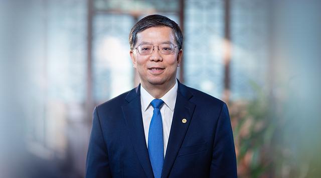 中央决定，清华大学党委书记、校长同步调整