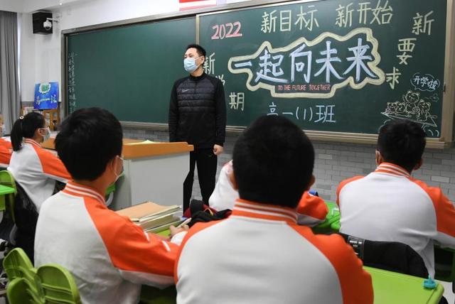 习近平两会家常话 |“我们来共同关心这些教育问题”
