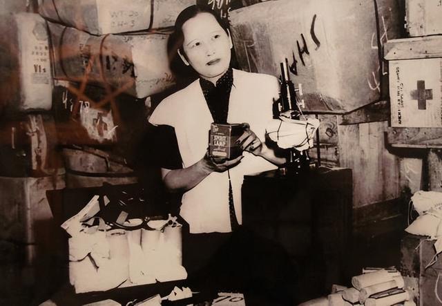 81年宋庆龄去世，保险柜里发现两封32年前的信，来自毛泽东周恩来