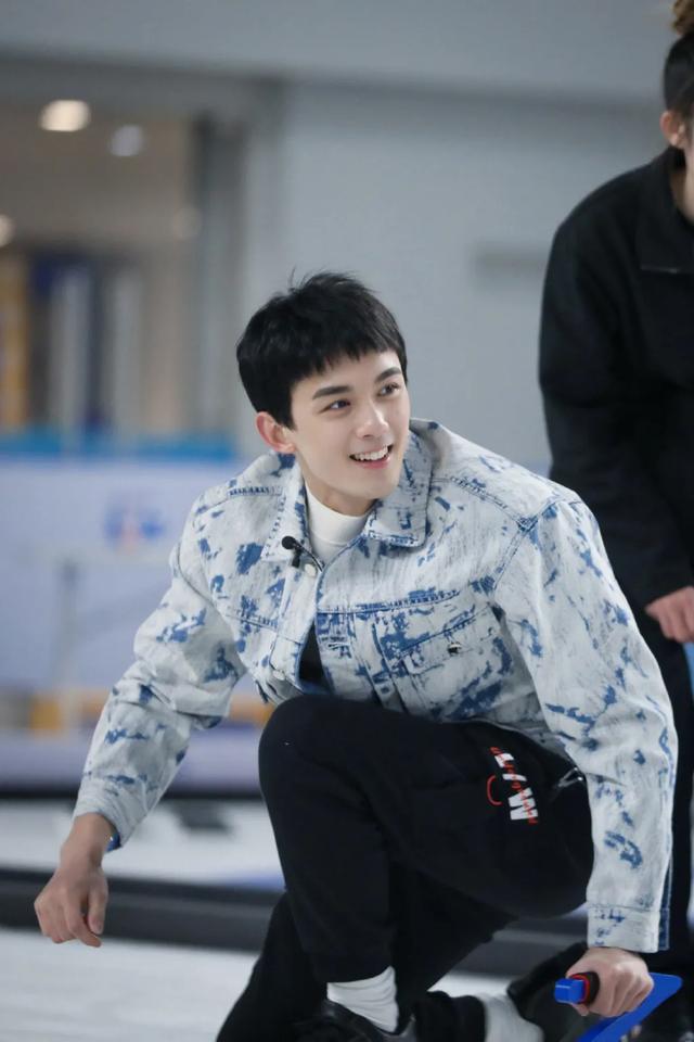 蔡徐坤吴磊(蔡徐坤吴磊奔跑吧)-天晟网