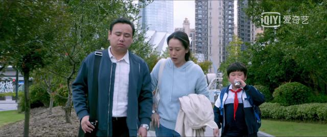 45岁海清戏外美满，嫁高中初恋相爱超20年，14岁儿子是高颜值学霸