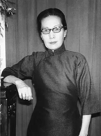 杜月笙每天叫孟小冬“妈咪”，梅兰芳没给孟小冬的，他都给了