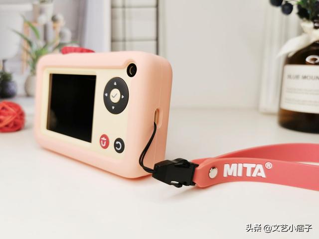 小糖智能玩具相机，用相机记录童年妙思