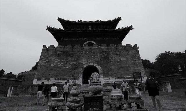 清朝亡了111年，至今为何还有人守皇陵，谁来发工资？他们是谁？