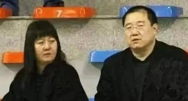 英达对巴图不闻不问多年，现改口内涵宋丹丹，当年王朔为啥骂他？
