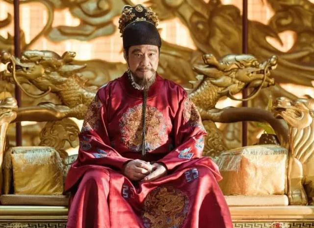 建文帝出逃后朱棣直奔皇宫，小官却拦下问了句话，后成了四朝宰相