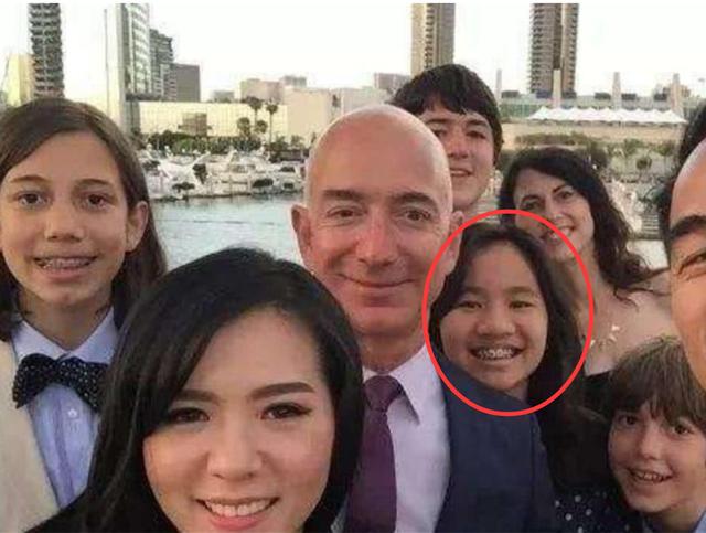 世界首富对中国养女"太严厉"：每月强制消费140万，不花光就生气