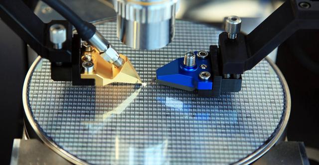 美半导体又出幺蛾子，12家中企被列入“黑名单”，理由如出一辙