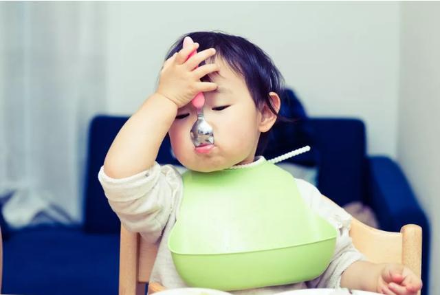 2种饭可能会“偷”走娃的身高，别再给娃吃了，医生：饮食要营养