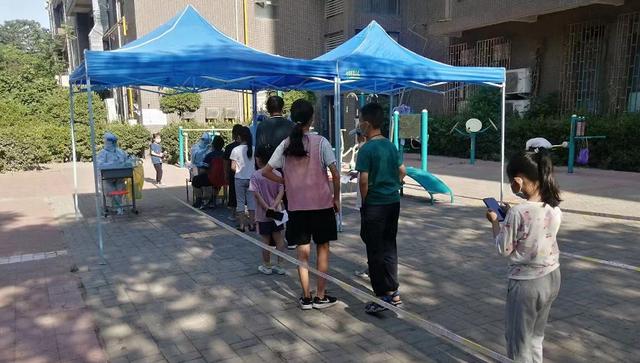 郑州通报新增33个病例活动轨迹/金水管城惠济中牟郑东登封部分区域实行分类管理/郑州11个县市区核酸检测