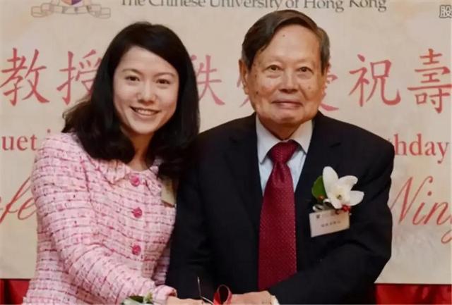 杨振宁：翁帆为了我付出了太多时间，她十七年来都是早睡