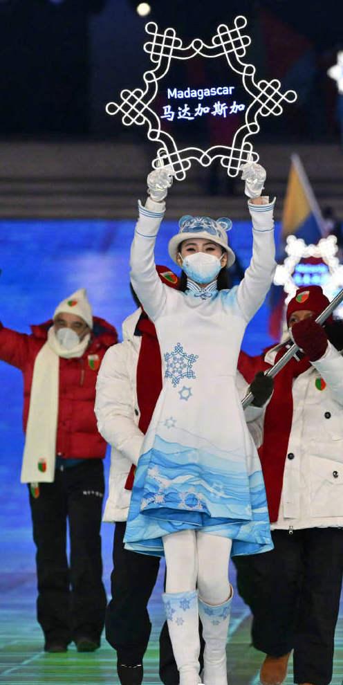 北京冬奥会举牌员服装图片