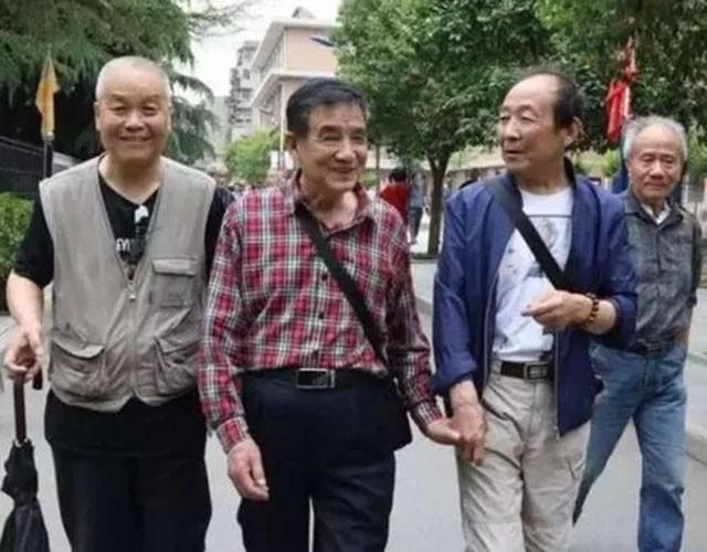 张灵甫长子，和父亲只见过一次，当了20年教师，从不主动接受采访