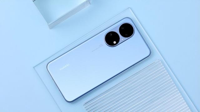 华为P50系列星河蓝配色优雅淡然，尽显浅钓系魅力