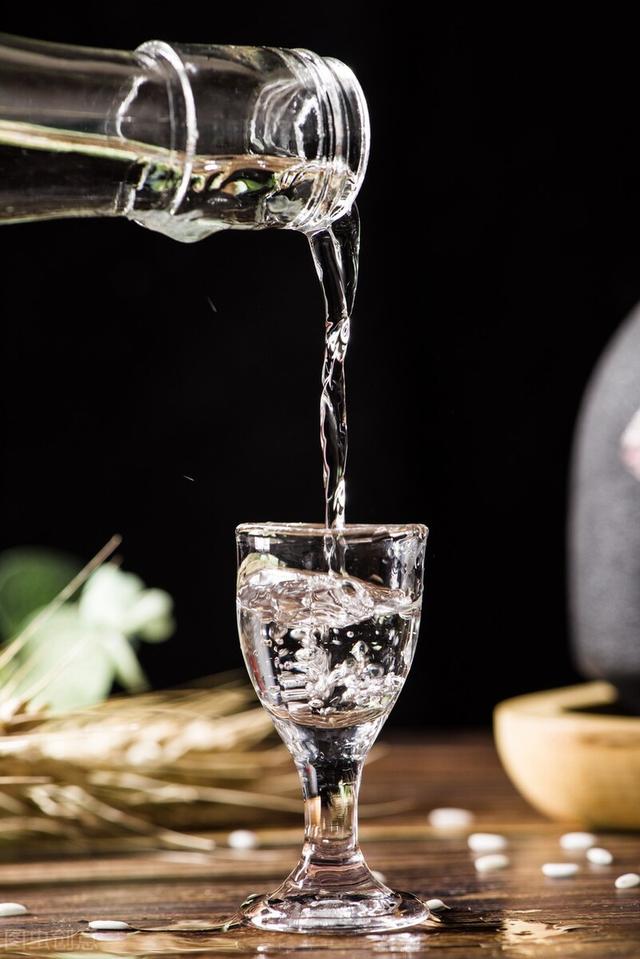 人生就像一杯酒，喝了才会懂