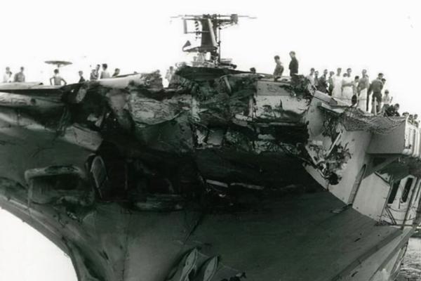 1984年，中国3000万美金买一艘废船，打开舱门却收获两宝