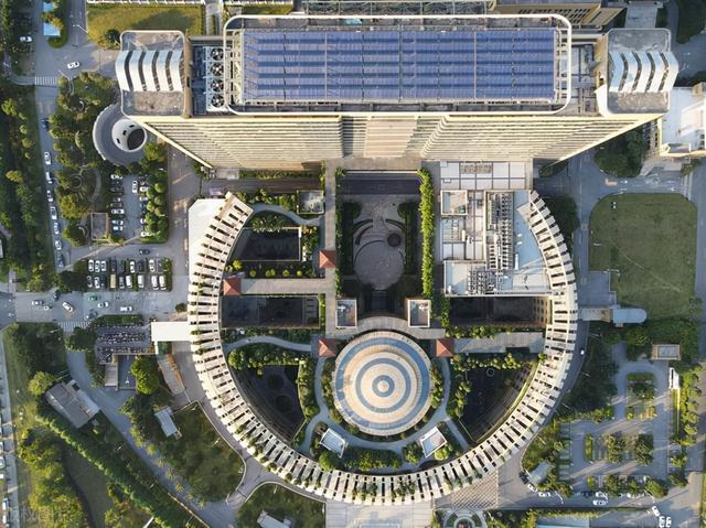 南甯一醫院，院內建築奇葩像馬桶，看過的人都稱：設計師腦洞真大