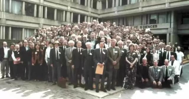 杨振宁的故事150字(杨振宁的故事简短)