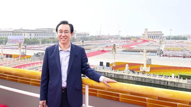 曾是身家4千亿的首富，如今财富一年蒸发1500亿，还在卖房救公司