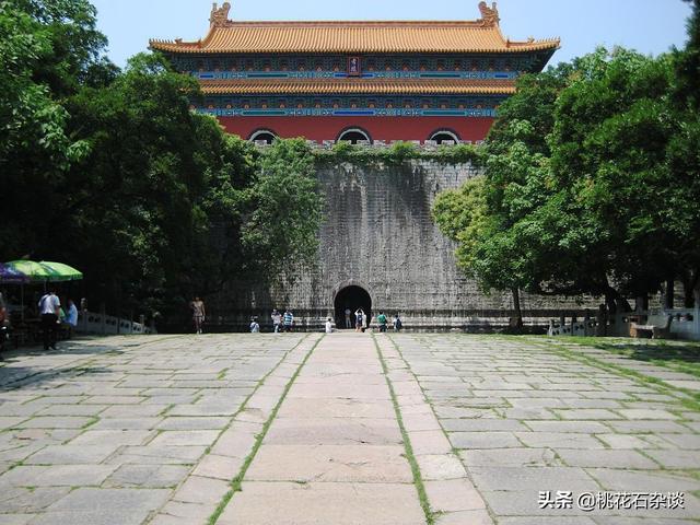 朱棣只是24个藩王之一，为啥那么强？他比建文帝高在哪？