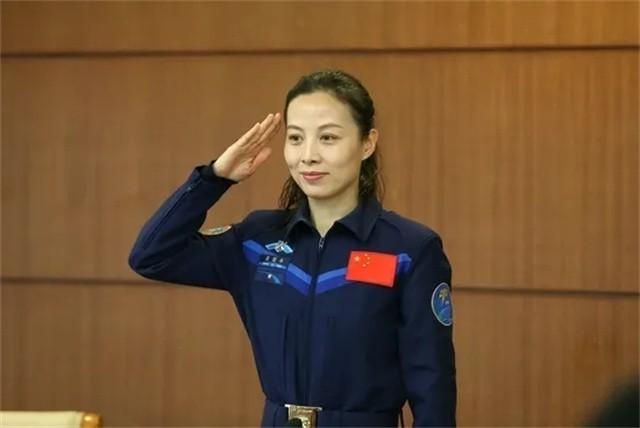 “太空娇女”王亚平：中国首位出舱女航天员，今仍在太空执行任务