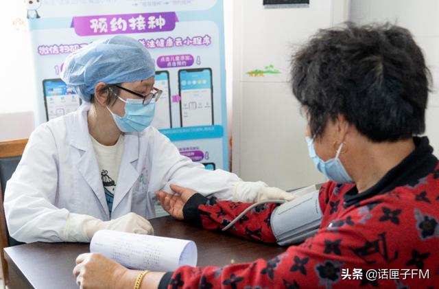 上海本土新增1292+9330，新增死亡47例；多区加快推进老年人新冠疫苗接种