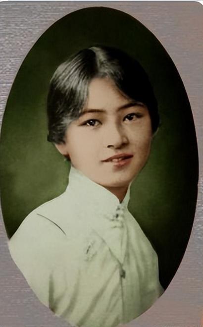 林徽因不为人知的一面：嗜酒成性、烟不离手，清纯才女人设崩塌？