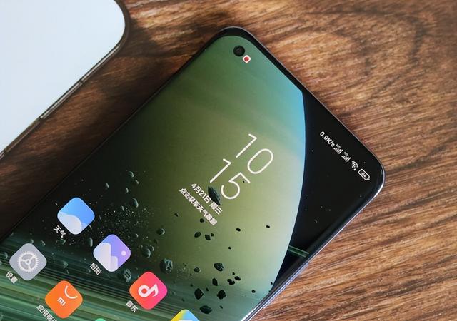 从5699元跌至3149元，12GB+256GB+67W，IP68防水旗舰售价再创新低