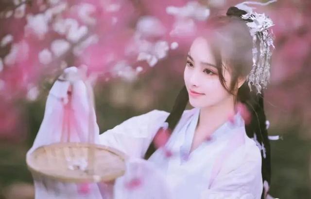忽闻莺妙语，可是唱家乡？