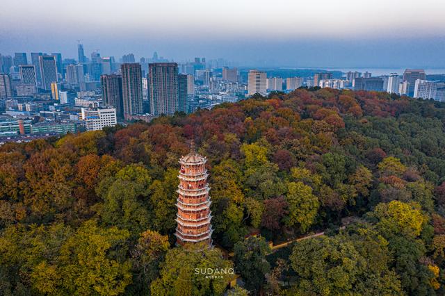 武漢寶通禅寺：在千年皇家寺院賞秋，是什麽感覺？