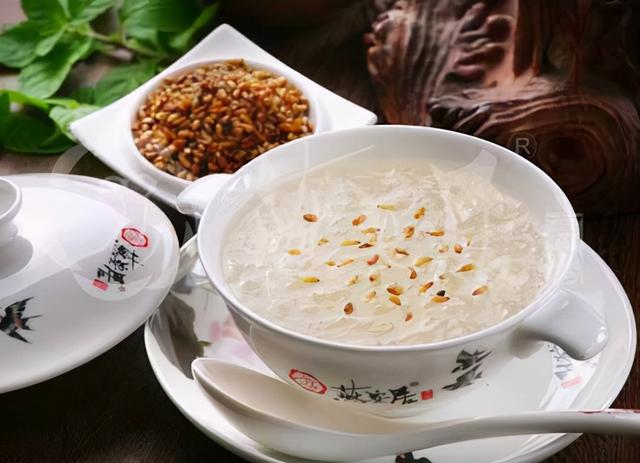 便秘就靠吃香蕉？这六款润肠通便药膳简单又美味，赶快学起来