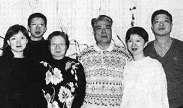 毛岸英牺牲后，刘思齐改嫁杨茂之生4子，她以长子名字来纪念前夫