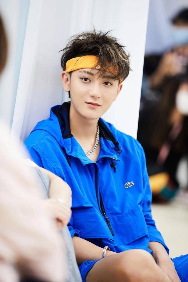 徐艺洋怒怼黄子韬(徐艺洋连续两天陪黄子韬拍戏)